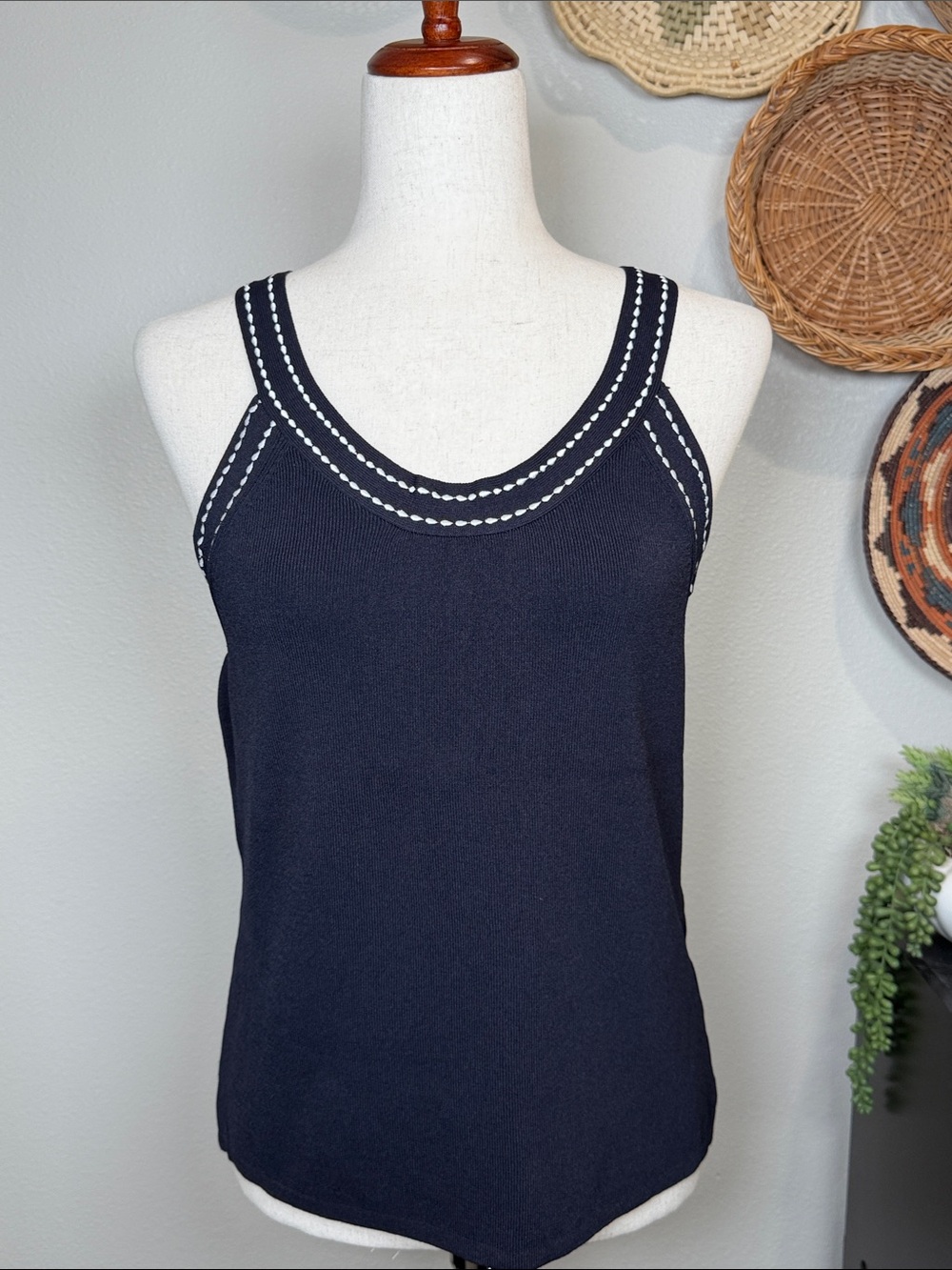 Nicaya Dark Navy & White Sleeveless Fine Fibbed Tank top Size Large
